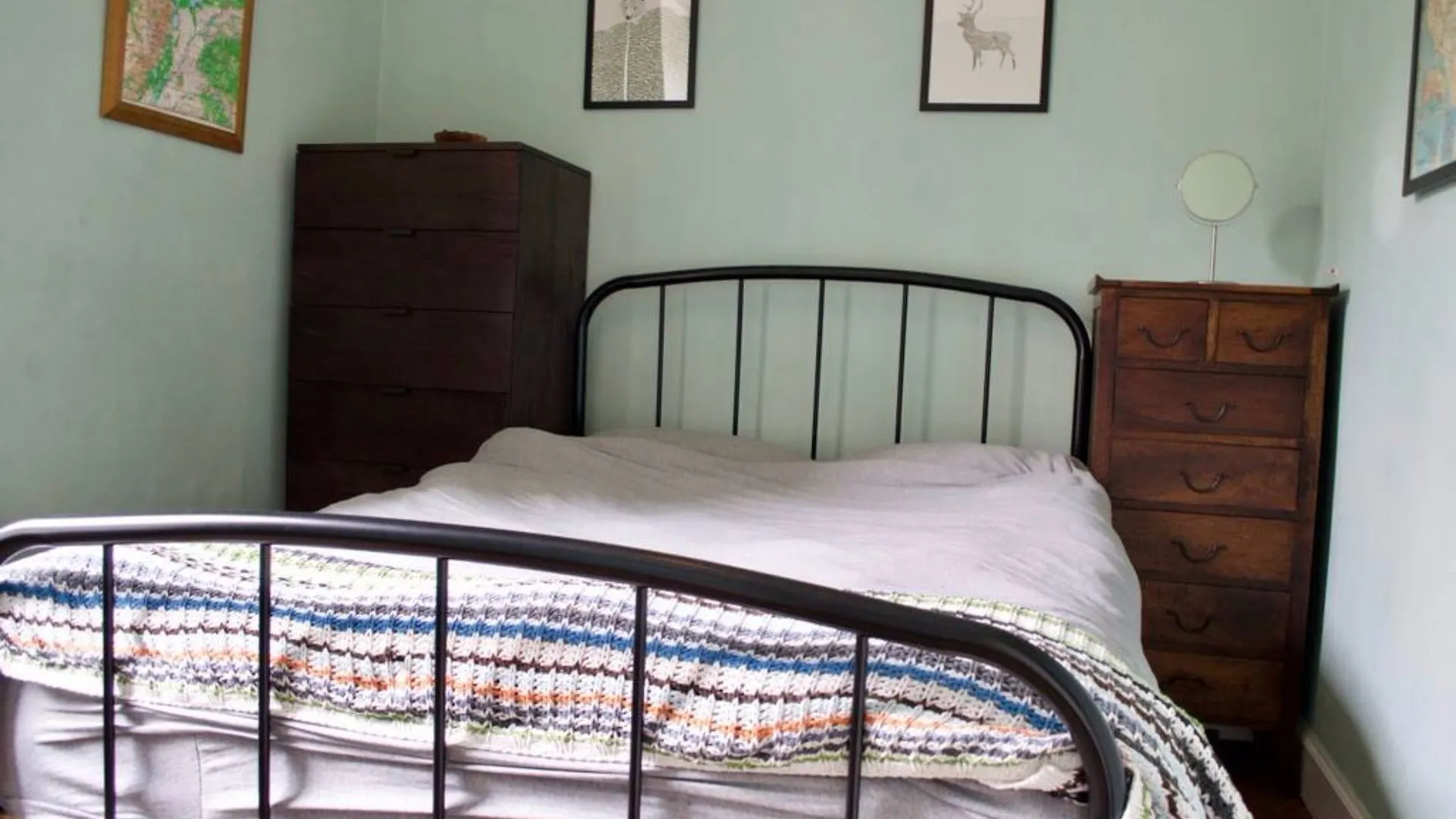2 Bedroom Apartment Near The Shore의 연락처